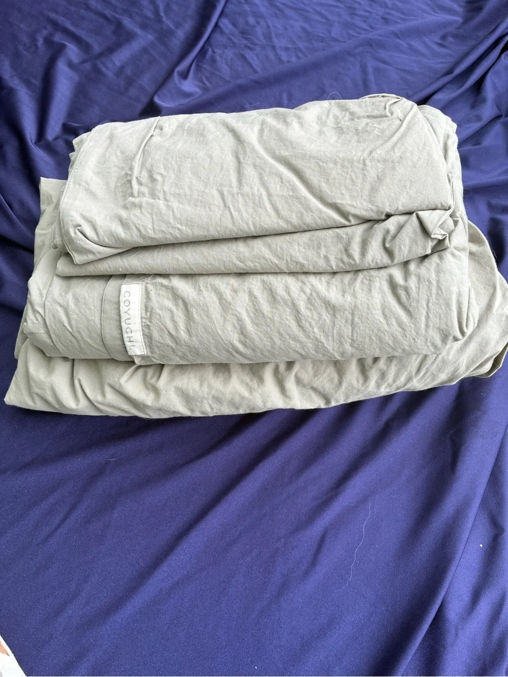 Coyuchi Neutral Gray Bedding Bag with Deep Blue Sheet - Picture 4 of 6